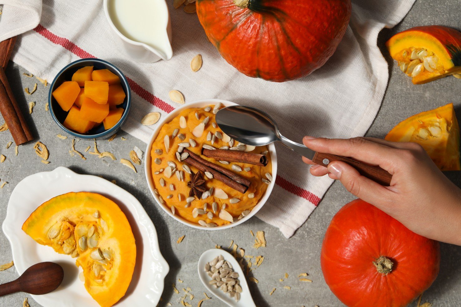Comida de temporada de otoño o temporada de otoño: gachas de calabaza